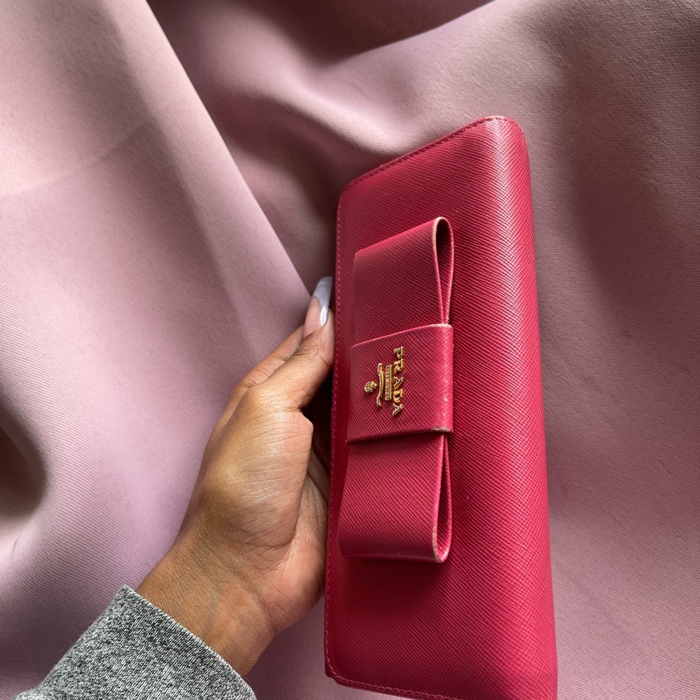 Prada Pink Crossbody Bag with Gold Chain - Picture 7 of 8